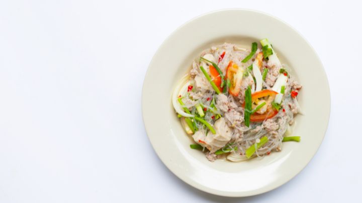 نکات و فوت و فنهای تهیه سالاد نودل تند نکات و فوت و فنهای تهیه سالاد نودل تند