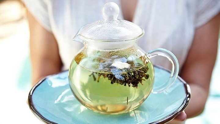 چای سبز یکی از دمنوشهای گیاهی خوش عطر برای رقیق کردن خون چای سبز یکی از دمنوشهای گیاهی خوش عطر برای رقیق کردن خون