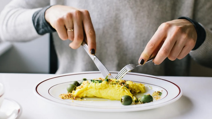 مصرف صبحانه به کاهش وزن شما کمک میکند مصرف صبحانه به کاهش وزن شما کمک میکند