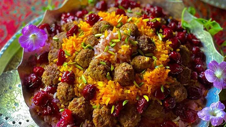 مراحل تهیه آلبالو پلو مجلسی با گوشت چرخ کرده مراحل تهیه آلبالو پلو مجلسی با گوشت چرخ کرده