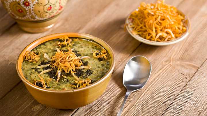 مراحل تهیه آش ترخینه دوغ