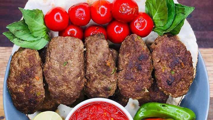 مراحل تهیه کتلت گوشت چرخ کرده مراحل تهیه کتلت گوشت چرخ کرده