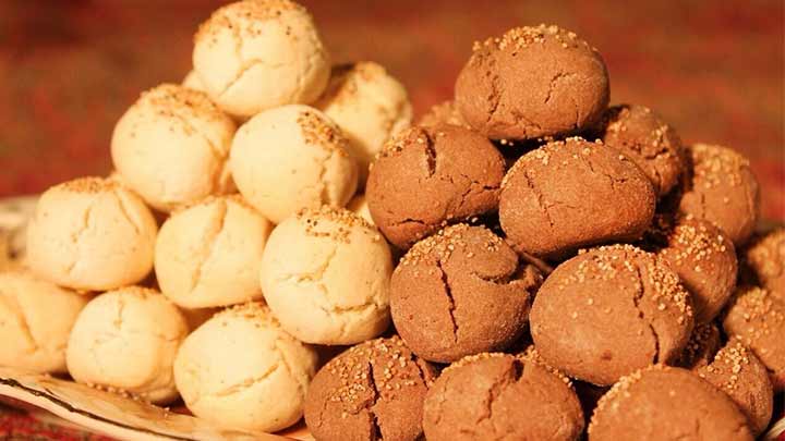 مراحل تهیه شیرینی قندی بدون فر مراحل تهیه شیرینی قندی بدون فر