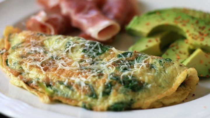 نکات و فوت و فن‌های تهیه املت بیکن و اسفناج