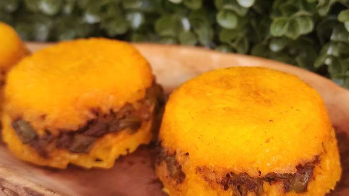 مراحل تهیه ته‌ چین لوبیا‌ پلو با گوشت