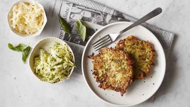 طرز تهیه پنکیک کدو سبز با پنیر فتا طرز تهیه پنکیک کدو سبز با پنیر فتا