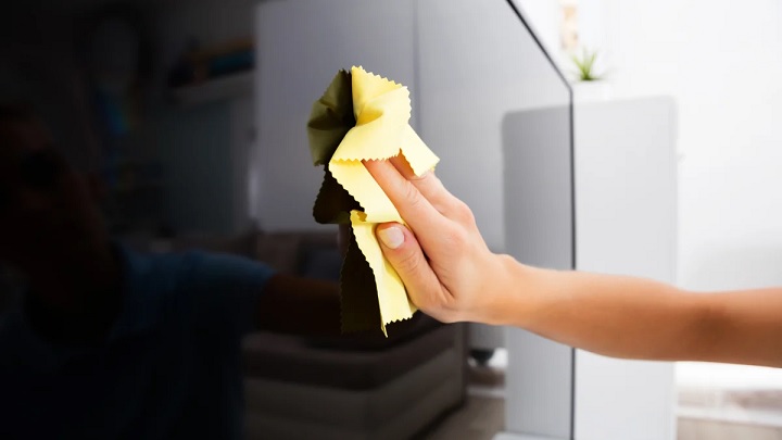 نکاتی که باید برای تمیز کردن مانیتور و ال سی دی بدانید