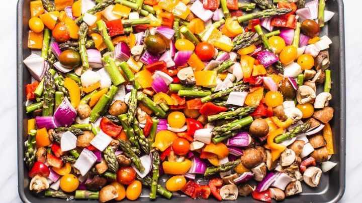 طرز تهیه سالاد سبزیجات کبابی با کوسکوس؛ خوشمزه و مقوی