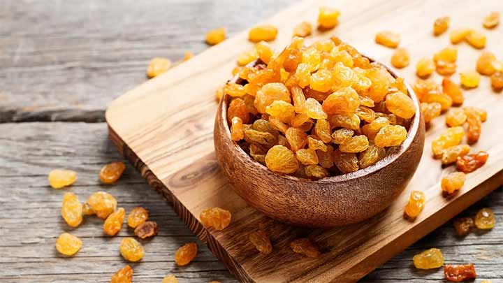 استفاده از کشمش به جای قند در میزبانی عید دیدنی استفاده از کشمش به جای قند در میزبانی عید دیدنی