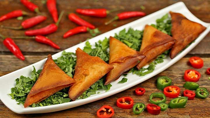 غذاهای شور، فلفلی یا سس دار از غذاهای نامناسب برای افطار غذاهای شور، فلفلی یا سس دار از غذاهای نامناسب برای افطار