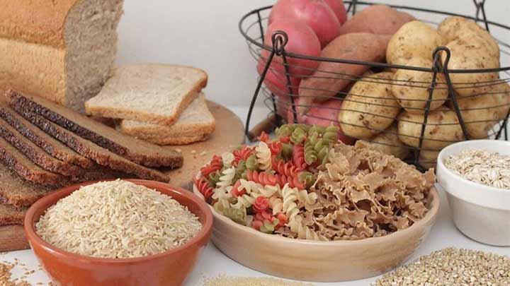 نان و کربوهیدراتهای ساده از غذاهای نامناسب برای افطار نان و کربوهیدراتهای ساده از غذاهای نامناسب برای افطار