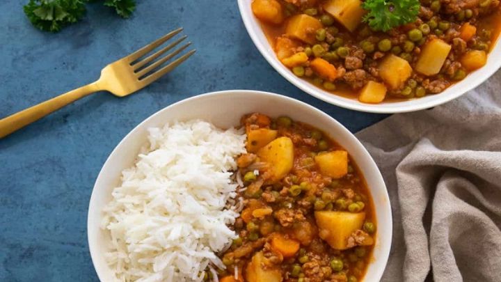 مراحل تهیه خورش گوشت چرخ‌ کرده