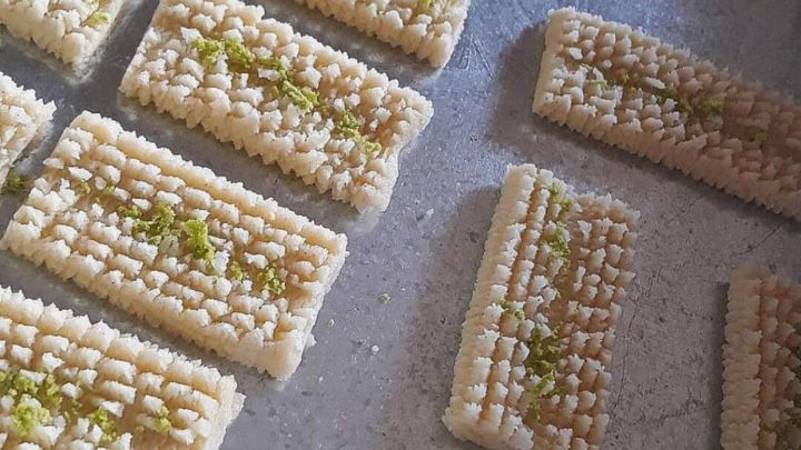 مراحل تهیه شیرینی چرخی قزوین