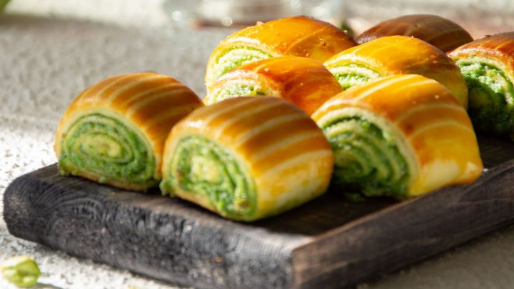 شیرینی نازک پسته قزوینی