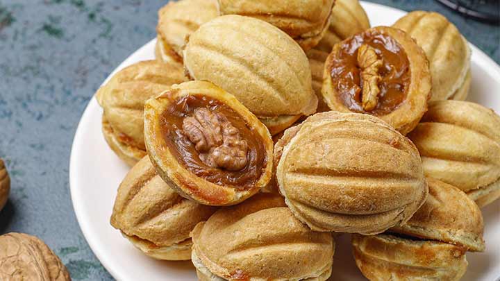 مراحل تهیه شیرینی گردو روسی مراحل تهیه شیرینی گردو روسی