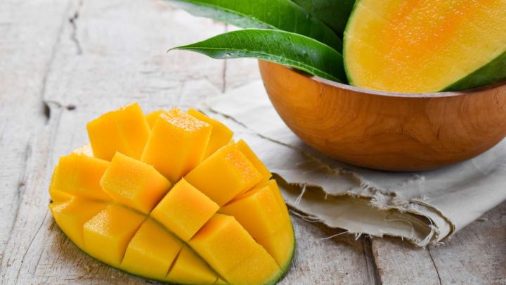 انبه از بهترین میوهها برای چاقی صورت انبه از بهترین میوهها برای چاقی صورت