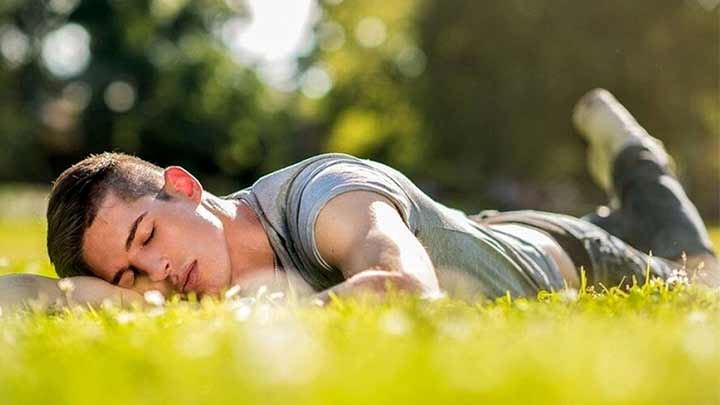 دلایل خواب آلودگی در فصل بهار دلایل خواب آلودگی در فصل بهار