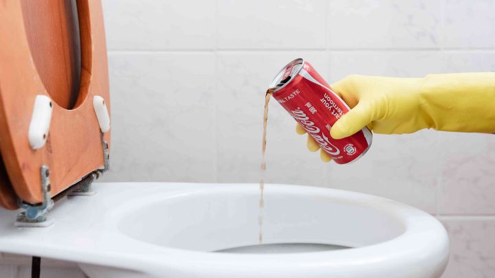 تمیز کردن توالت با نوشابه سیاه