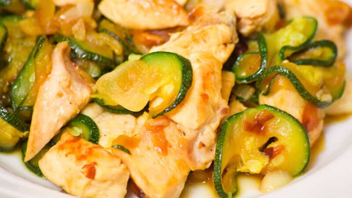 نکات و فوت و فنهای تهیه خورش کدو سبز با مرغ نکات و فوت و فنهای تهیه خورش کدو سبز با مرغ