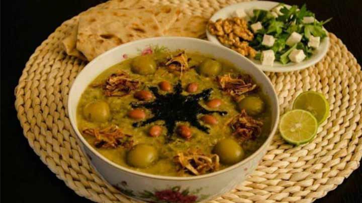 مراحل تهیه آش گوجه سبز