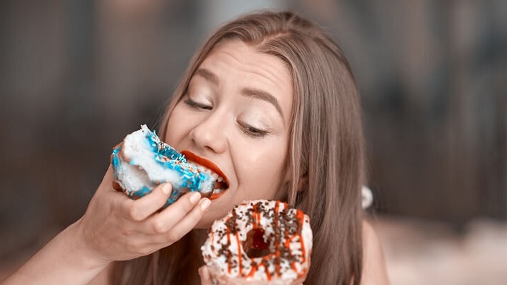 زمان مسواک زدن بعد از خوردن شیرینی جات