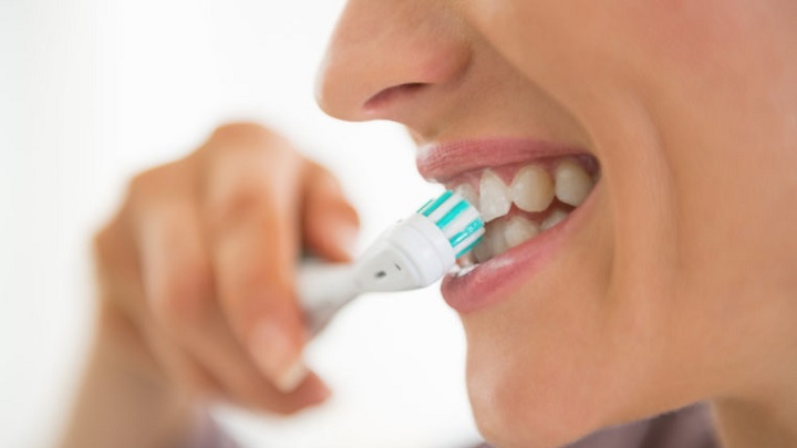 چرا نباید بلافاصله بعد از مصرف مواد قندی مسواک بزنیم؟