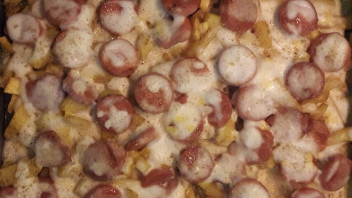 مراحل تهیه سوسیس پنیری مراحل تهیه سوسیس پنیری