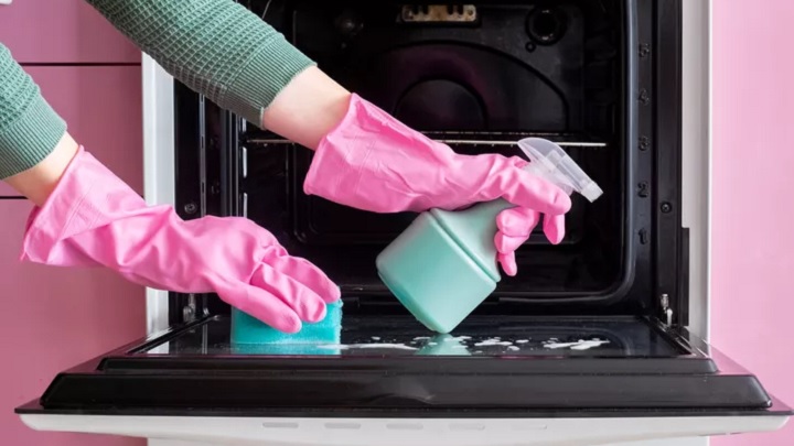 مراحل تمیز کردن فر خانگی