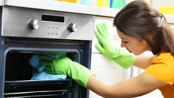 هر چند وقت یک بار فر را تمیز کنیم؟