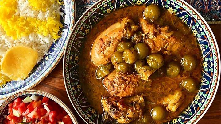 مراحل تهیه خورشت گوجه سبز