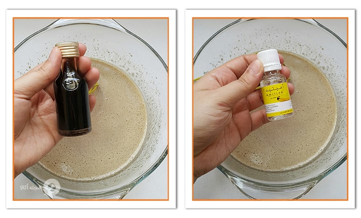 اسانس وانیل و موز را به مواد کوکی عسلی اضافه کنید