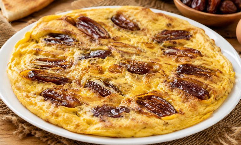 طرز تهیه تمریه خرما (املت خرما)؛ املت خوشمزه برای صبحانه