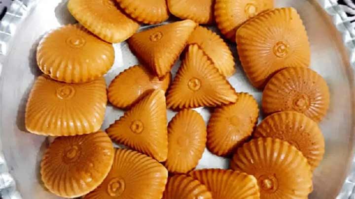 مراحل تهیه شیرینی خنفروش زعفرانی مراحل تهیه شیرینی خنفروش زعفرانی