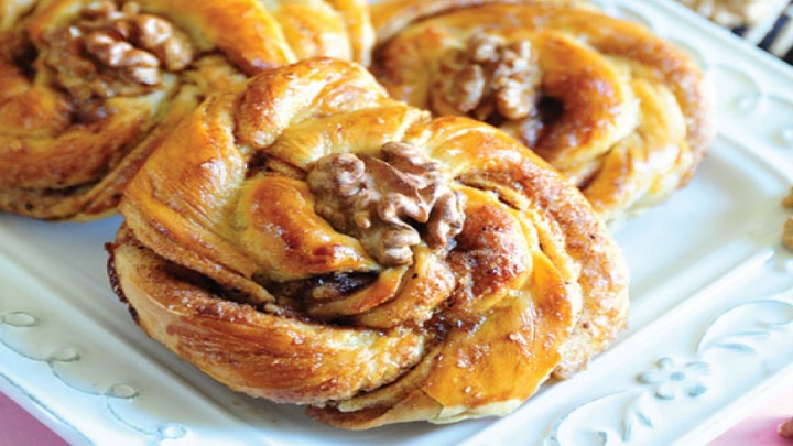 طرز تهیه شیرینی پیچی با خمیر مایه فوری