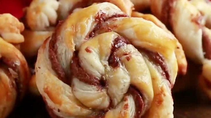 مراحل تهیه شیرینی پیچی بدون خمیر مایه