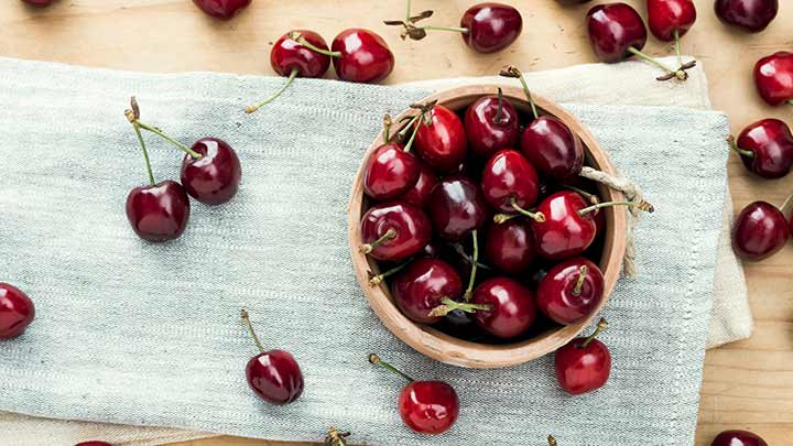 آلبالو و گیلاس میوههای مناسب برای بهبود کیفیت خواب آلبالو و گیلاس میوههای مناسب برای بهبود کیفیت خواب