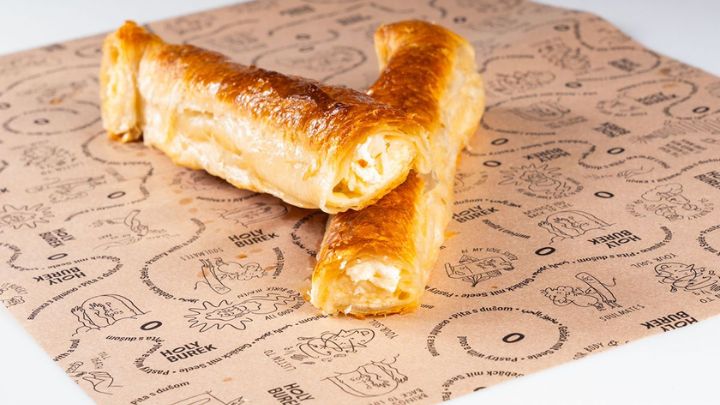 مراحل تهیه بورک خرما و پنیر مراحل تهیه بورک خرما و پنیر