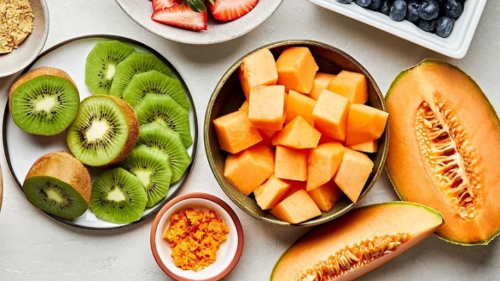 طرز تهیه سالاد طالبی و کیوی با پاپایا