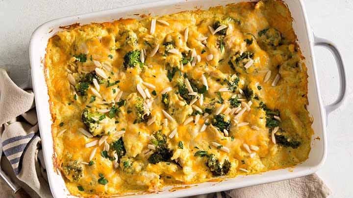 مراحل تهیه کاسرول مرغ و بروکلی