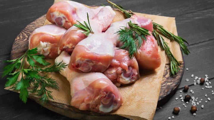 اشتباهات رایج در زمان شستن مرغ اشتباهات رایج در زمان شستن مرغ