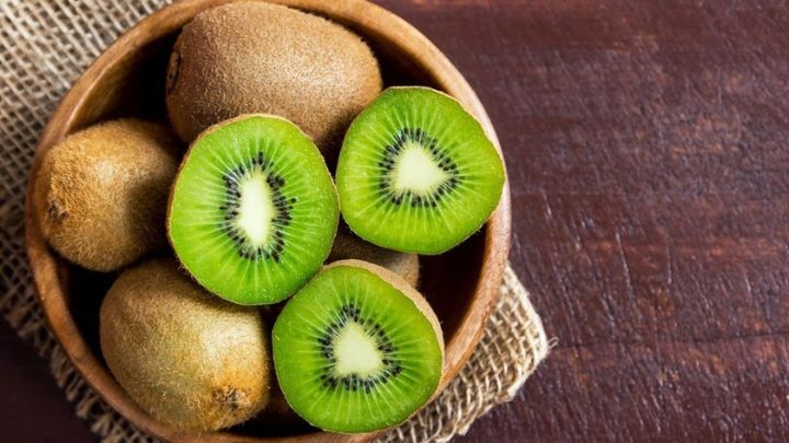 کیوی، میوه هایی که اگر ناشتا بخوردید دندانتان نابود می شود! کیوی، میوه هایی که اگر ناشتا بخوردید دندانتان نابود می شود!