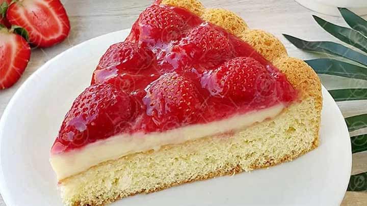 کیک توت فرنگی به سبک آلمانی