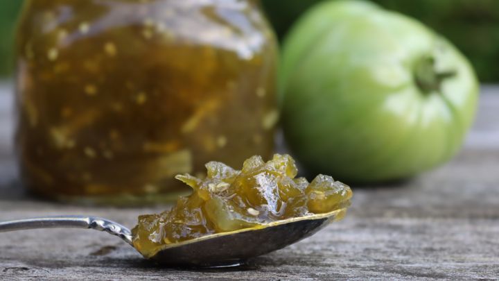 مراحل تهیه کمپوت گوجه‌ سبز