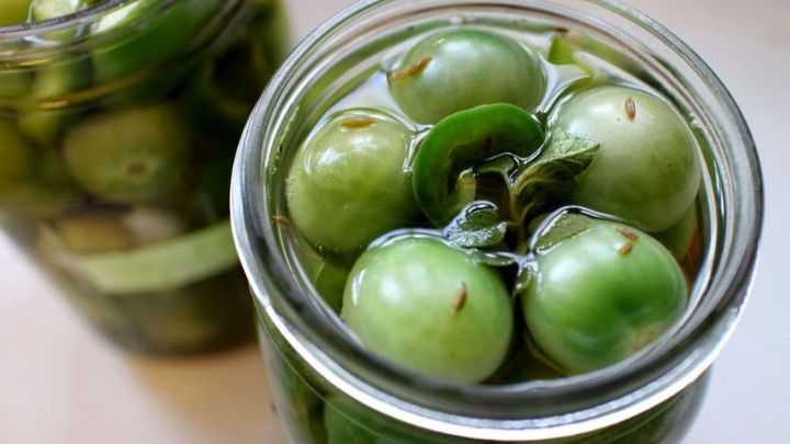 مراحل تهیه ترشک گوجه سبز مراحل تهیه ترشک گوجه سبز