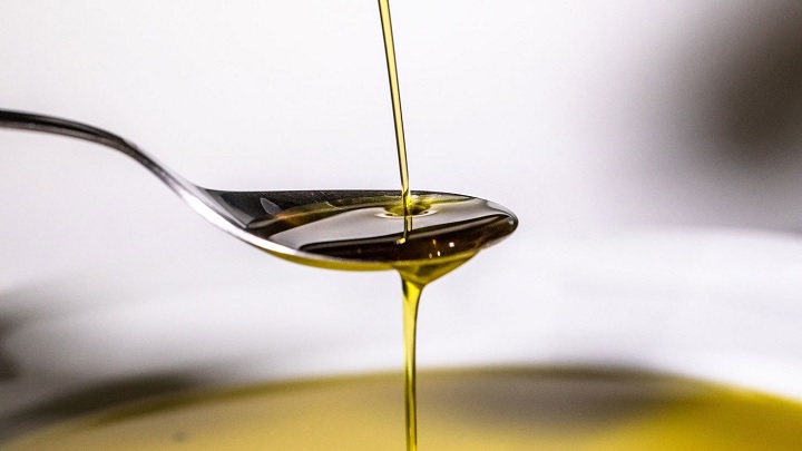 چرب شدن موها از ضررهای روغن زیتون چرب شدن موها از ضررهای روغن زیتون