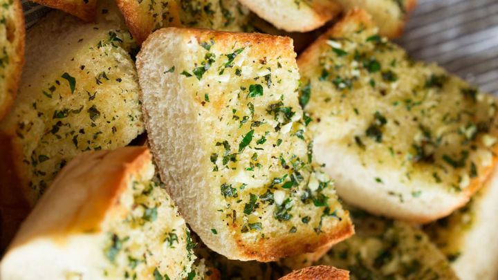 طرز تهیه نان سیر و جعفری