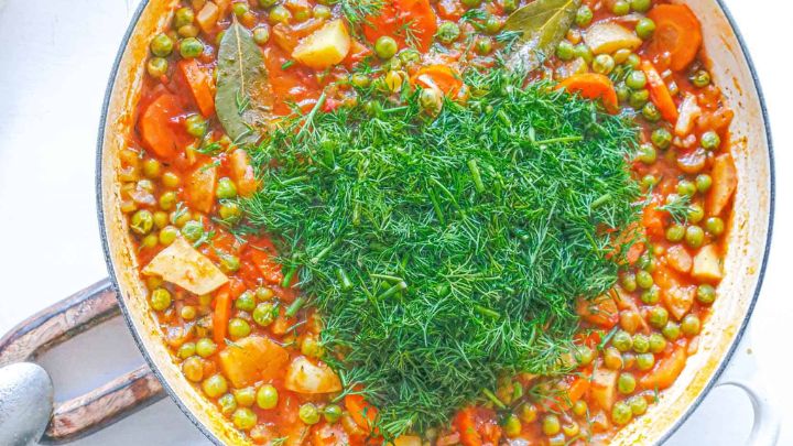 نکات و فوت و فن‌های تهیه خورش نخود سبز و شوید