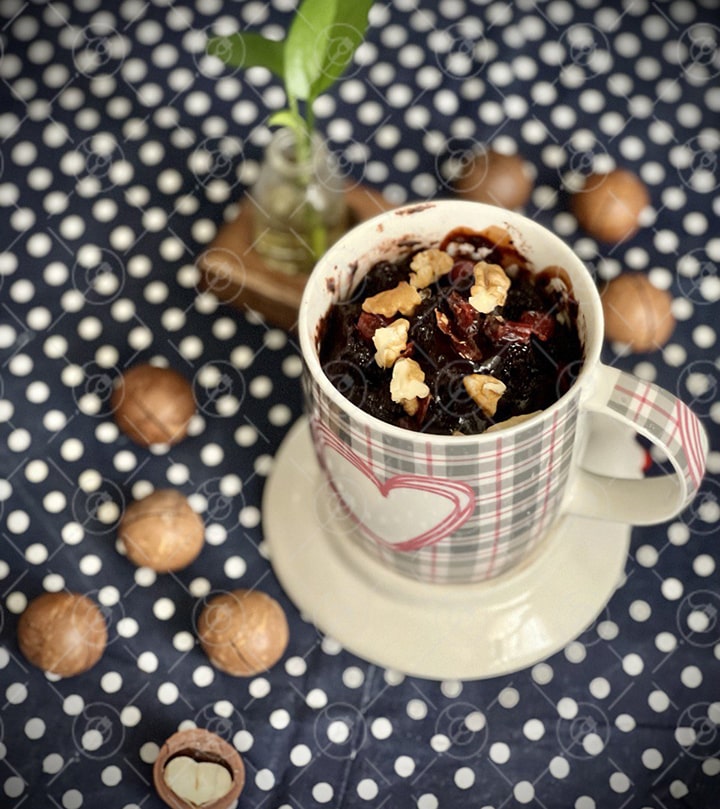 کیک فوری بدون تخم مرغ با طعم شکلاتی