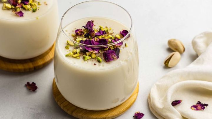 مراحل تهیه دسر مهلبیه بهار نارنج مراحل تهیه دسر مهلبیه بهار نارنج