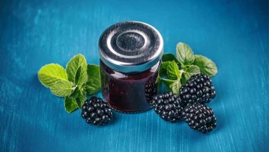 طرز تهیه ترشی توت سیاه خانگی؛ خوشرنگ و خوش‌طعم